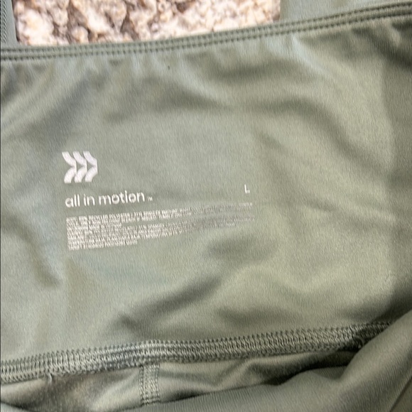 All in motion - Picture 2 of 3